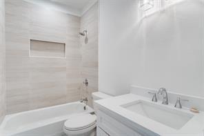 Building Photo - 3867 Ridgelake Ct