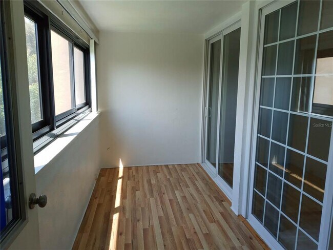 Building Photo - 510 Cranes Way