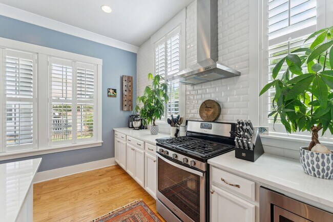 Building Photo - Well maintained home in Fleming Park - Jam...