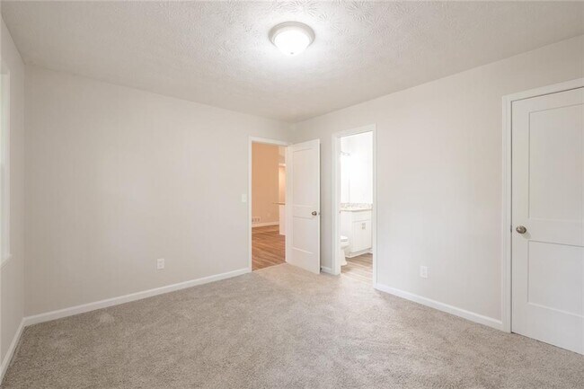 Building Photo - 2010 Lakeside Trail