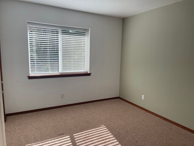 Building Photo - Gorgeous custom built home