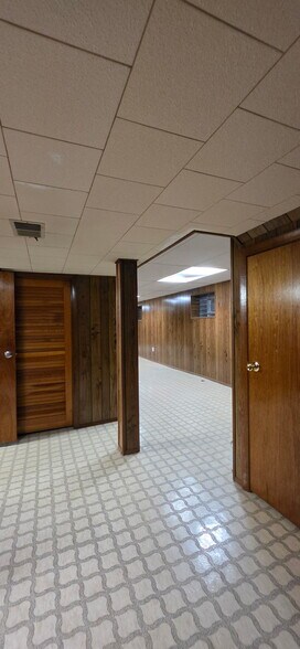 Building Photo - 5019 Homerlee Ave