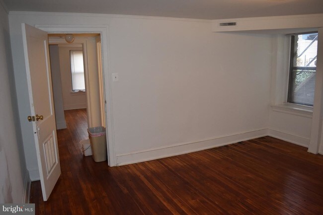 Building Photo - 900 Valley Rd