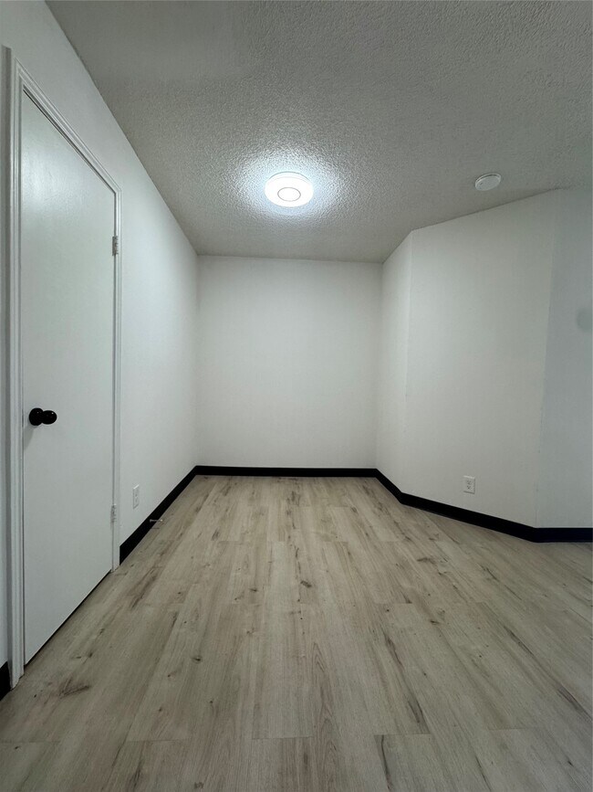 Building Photo - 1319 Brenda Ln