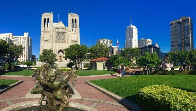 Huntington Park - 1262 Sacramento St