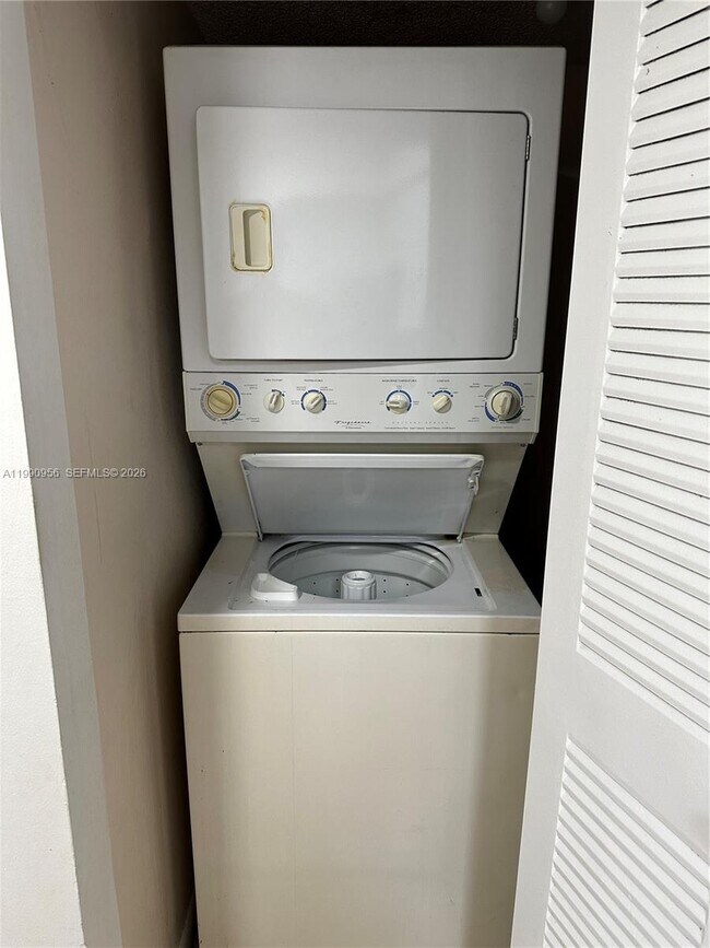 Building Photo - 10001 W Atlantic Blvd