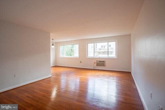 Building Photo - 500 Thayer Ave