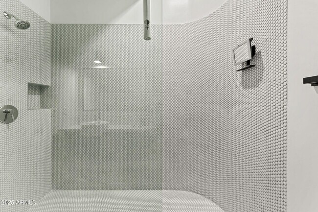 Building Photo - 4925 E Red Rock Dr
