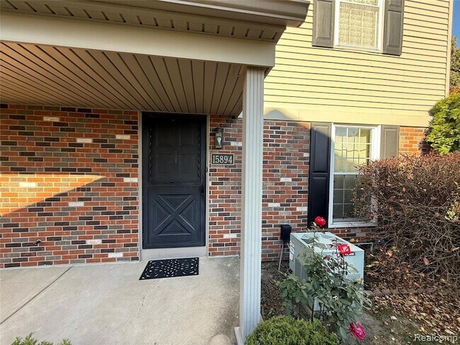 Building Photo - 15894 Cambridge Dr