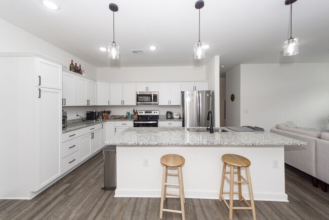 Building Photo - 4 Bedroom 3 Bath Home in Windsor Hill - North Charleston