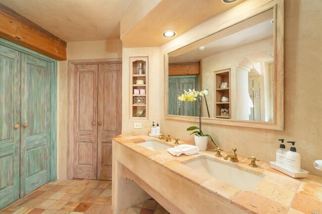 Building Photo - 245 Water St