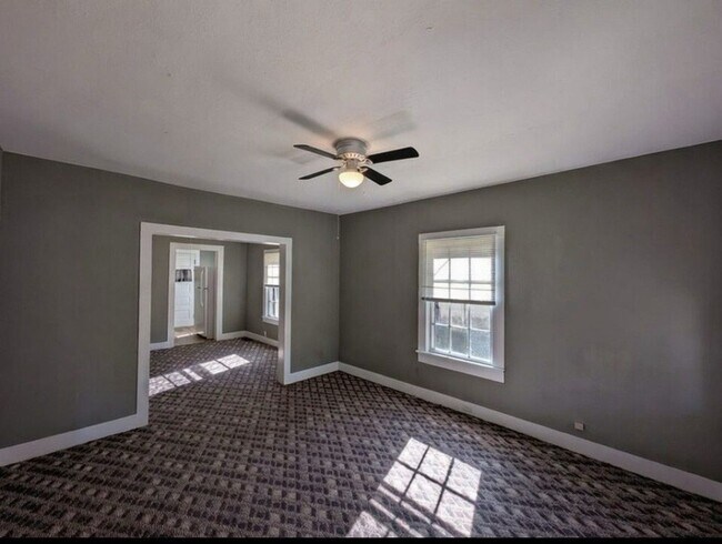 Building Photo - Sweet 2/1 Home in Marianna