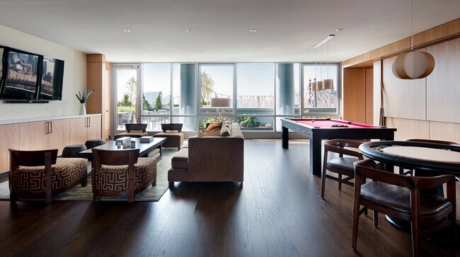 Building Photo - 480 Main St