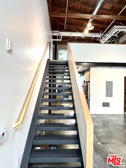 Building Photo - 130 S Hewitt St