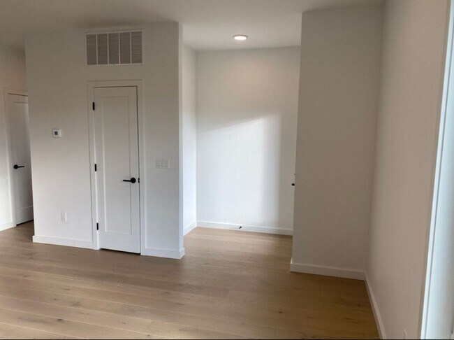 Building Photo - Single Family HOME with 3 Bedrooms 2 1/2 B...
