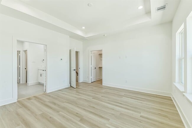 Building Photo - 5703 Balbo St