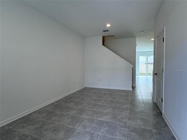 Building Photo - 2494 Skyline Lp