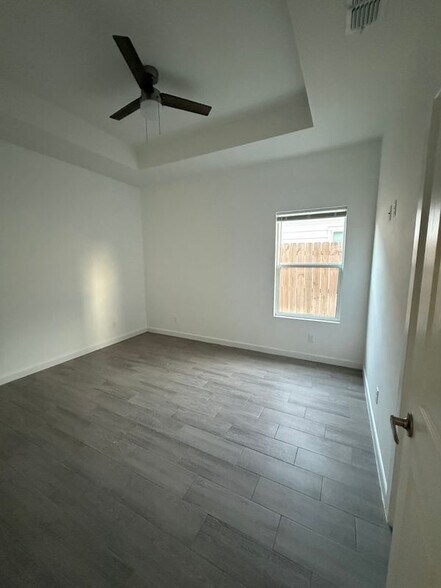 Building Photo - 1412 Lore Dr