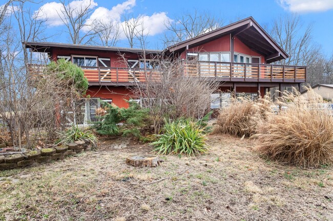 Building Photo - Mid-Century Lodge Home in Frederick with 6...