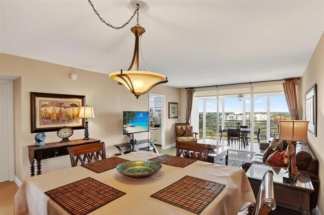 Building Photo - 605 Oaks Dr