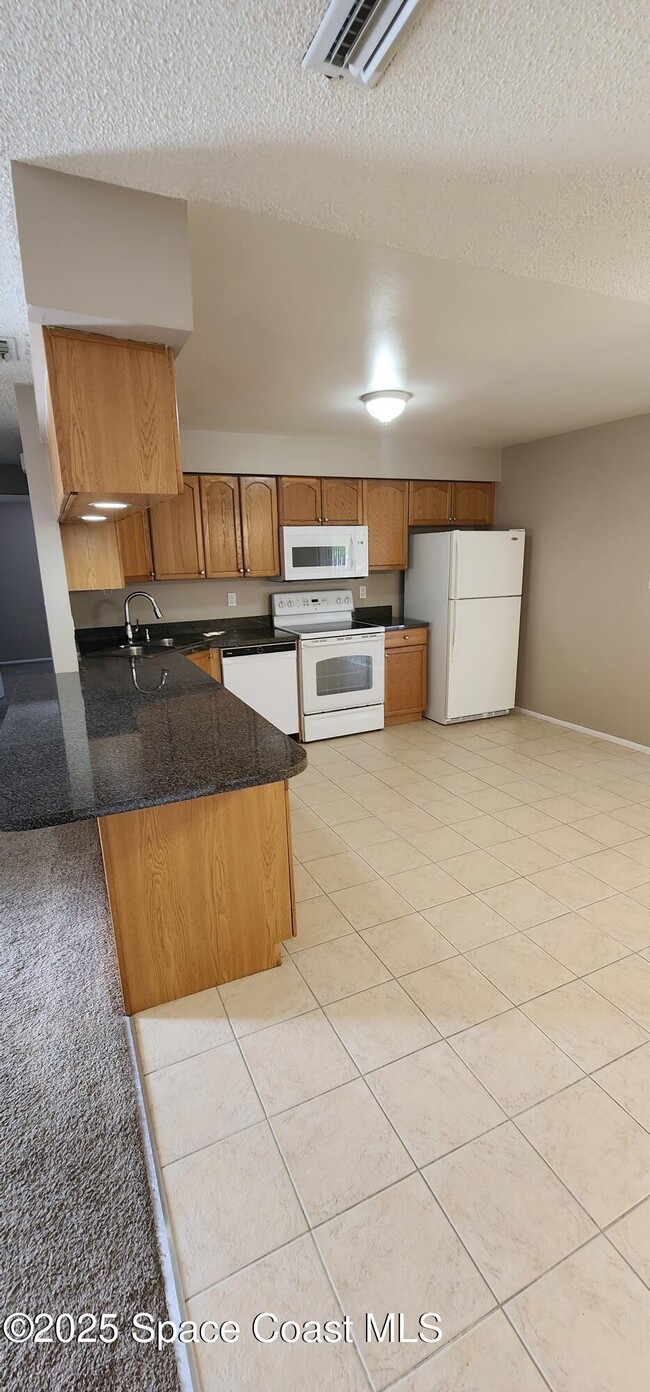 Building Photo - 135 S Suzanne Ct