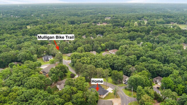 Building Photo - 10 Granshire Dr