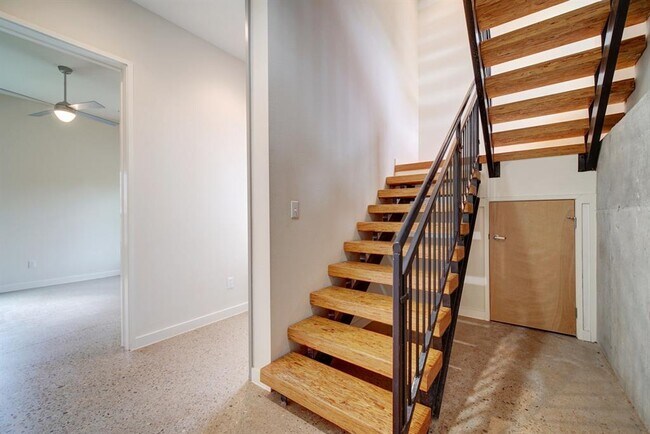 Building Photo - 5312 Agatha Cir