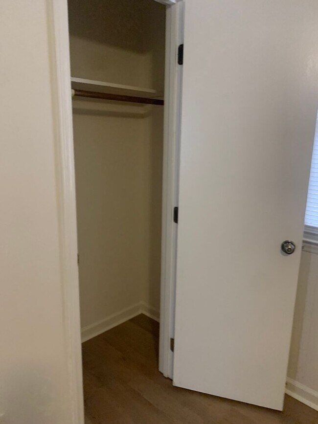 Building Photo - 6901g