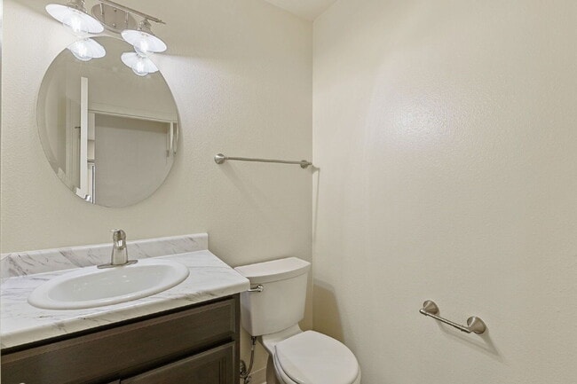 Building Photo - 7480 Alameda Ct