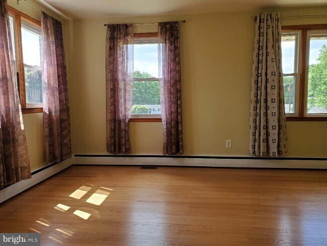 Building Photo - 326 Wellham Ave