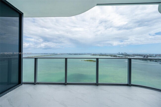 Building Photo - 700 NE 24th St