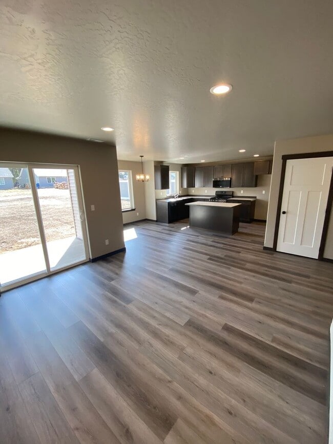 Building Photo - New home on 8th Avenue in Spirit Lake