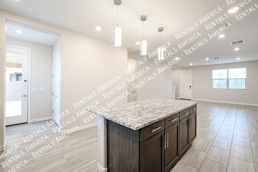 Building Photo - 1103 E Newland Dr