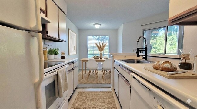 Building Photo - 1079 S Hiawassee Rd