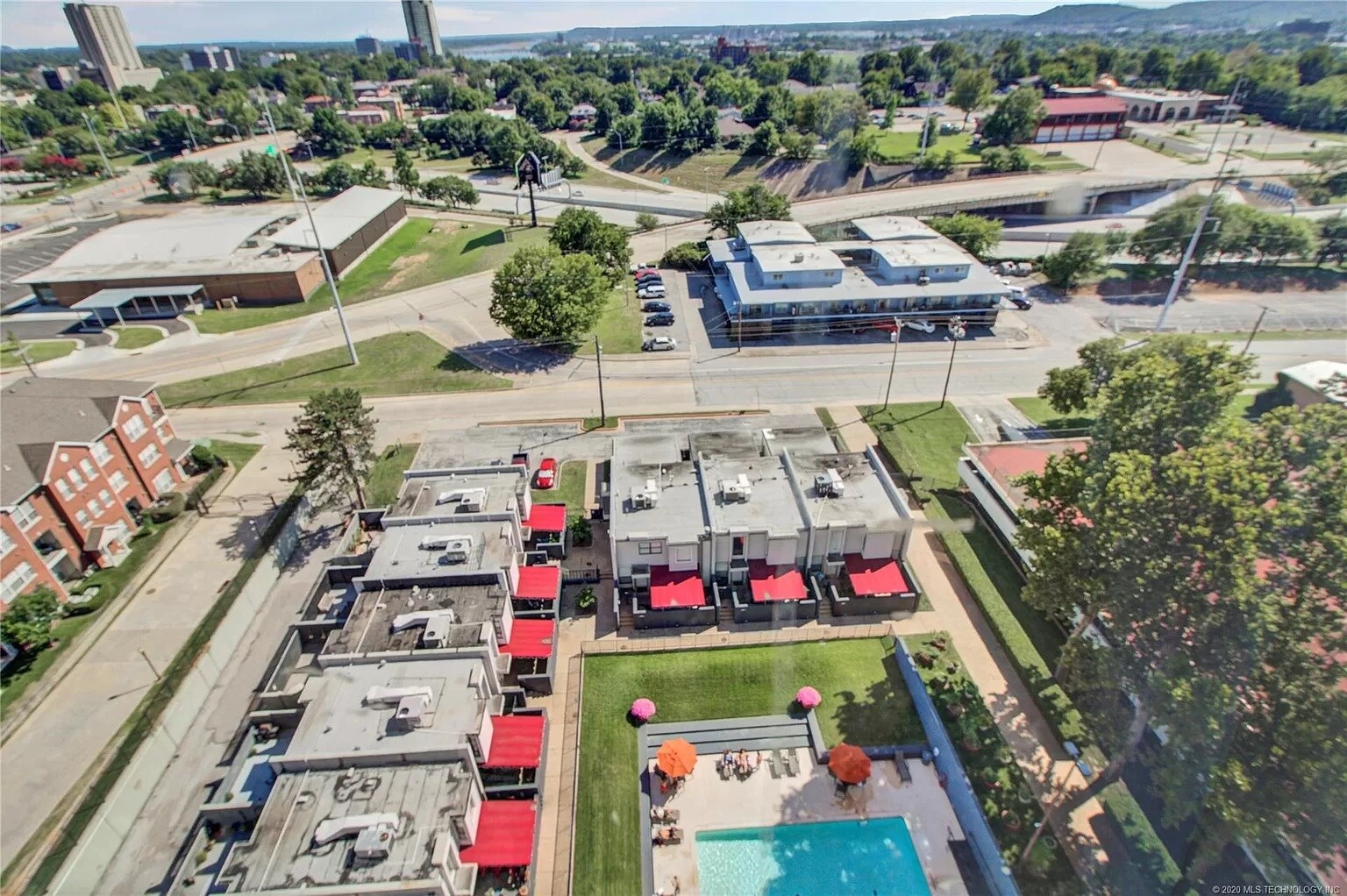 Building Photo - 410 W 7th St #1521