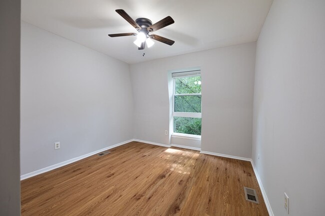 Building Photo - ? Newly Updated 2 Bedroom  1 1/2 BATH in the NORTHEAST near Franklin Mills - Minutes to I95 and R...