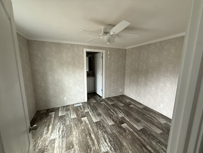 Building Photo - Charming 2-Bed, 2-Bath Mobile Home Retreat in Seneca!