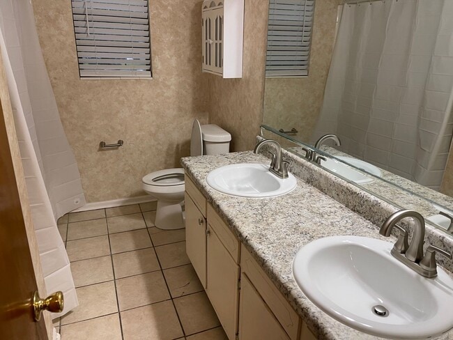 Building Photo - Botany Townhomes