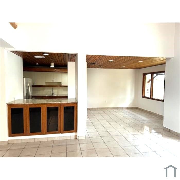 Building Photo - 1326 W 38th Pl