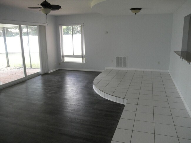 Building Photo - 1154 W Camino Real