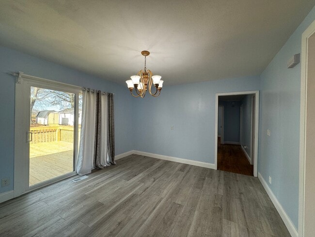 Building Photo - Move-in Ready!