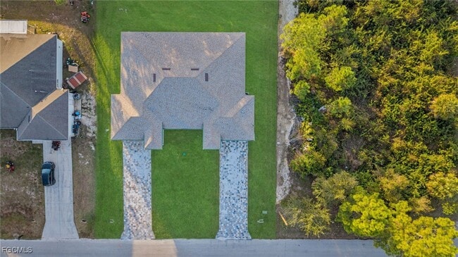 Building Photo - 704 Homer Ave S