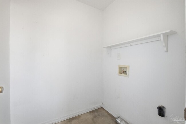 Building Photo - 3212 Fernwood Dr