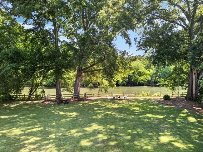 Building Photo - 3669 Cochise Dr SE