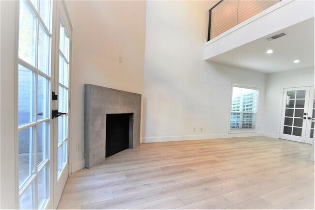Building Photo - 2222 Hopkins St