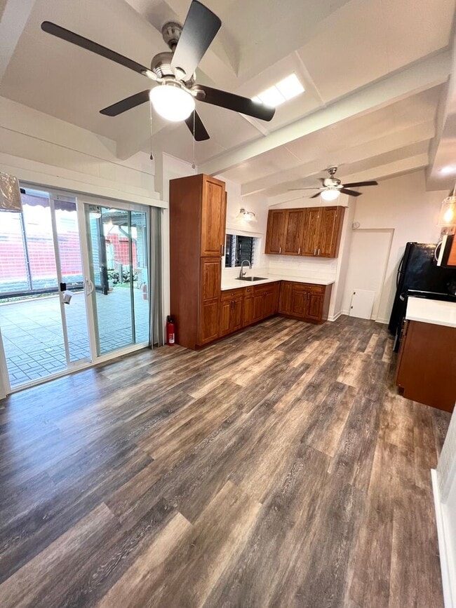 Primary Photo - ALL UTILITIES INCLUDED! 4 bed, 1 bathroom ...