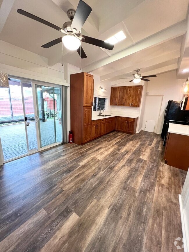Building Photo - ALL UTILITIES INCLUDED! 4 bed, 1 bathroom ...