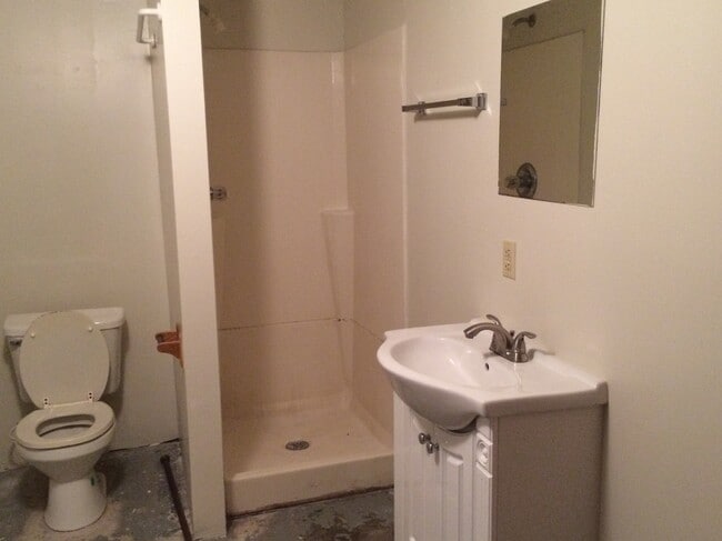 Building Photo - 1028 E Maxwell Ln