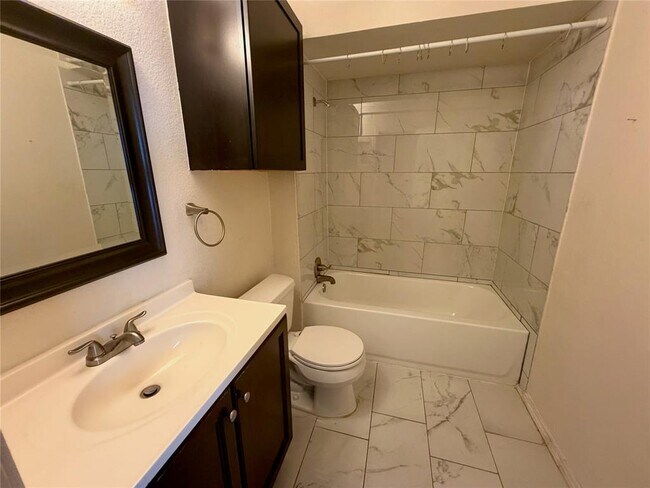 Building Photo - 6910 Hart Ln