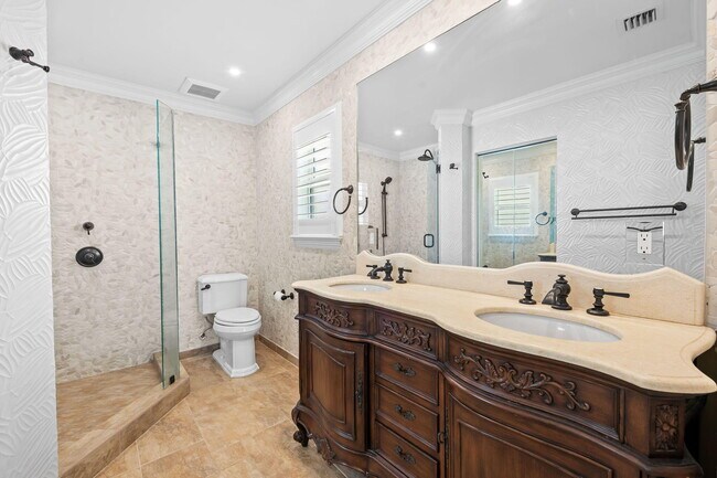 Building Photo - 1105 Bel Air Dr